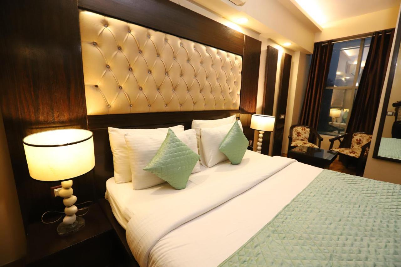 The Palm Spring A Boutique Hotel Naraina New Delhi Exterior foto